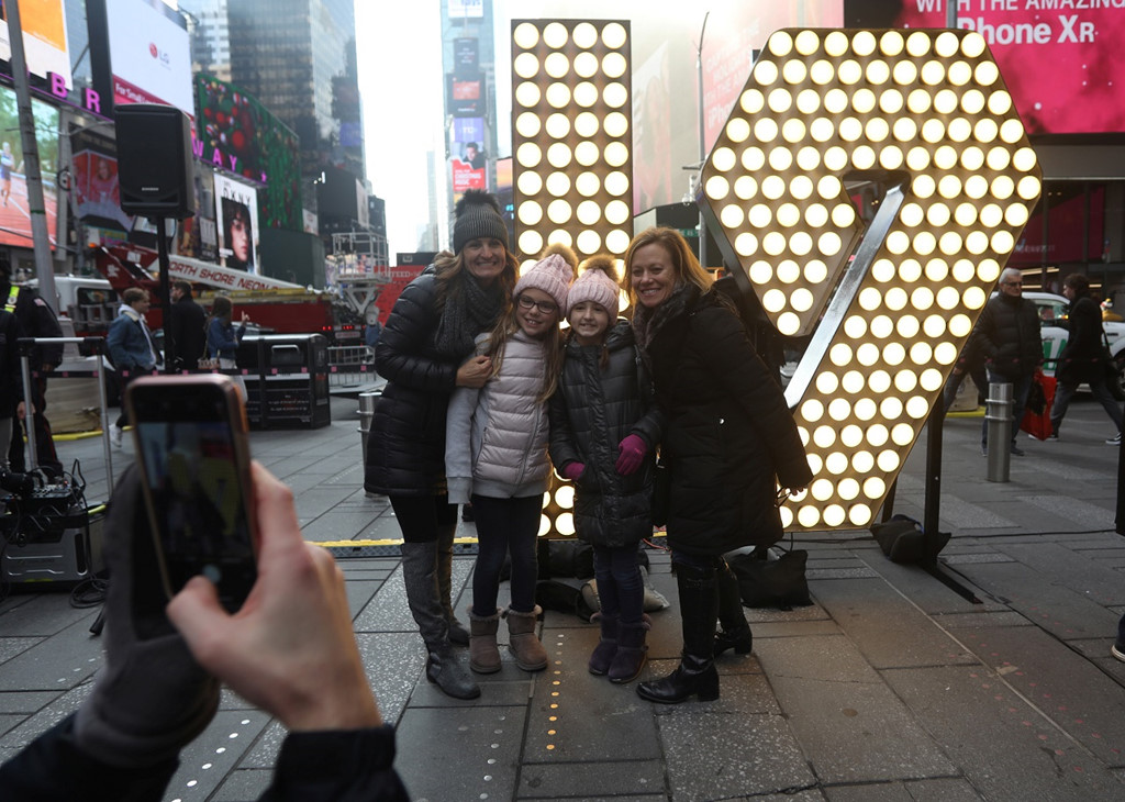 new york rao riet chuan bi qua cau pha le khong lo don giao thua