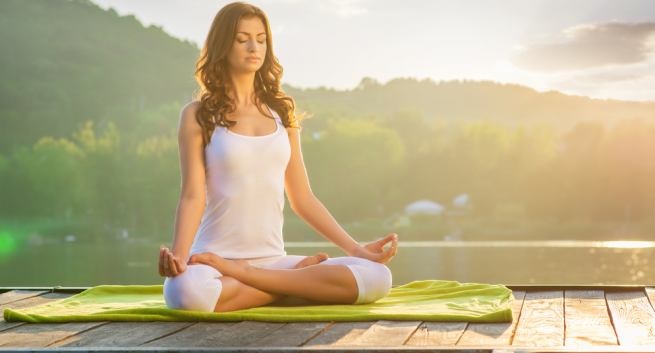 10 dong tac yoga moi ngay danh cho nguoi ban ron