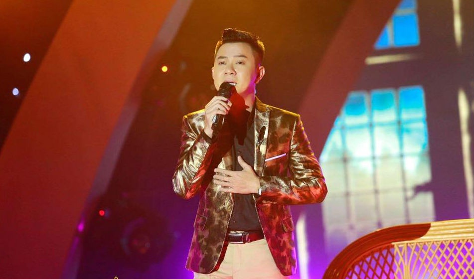 ca si quoc dai thu toi ki voi co hong chinh la ruou