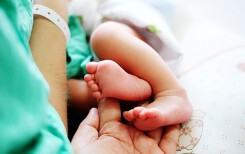 Cần sa có thể lưu giữ trong sữa mẹ trong vòng 6 ngày tử khi sử dụng
