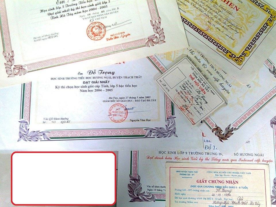 chang trai 9x bi dang mang lung suc bo suu tap giay khen khung