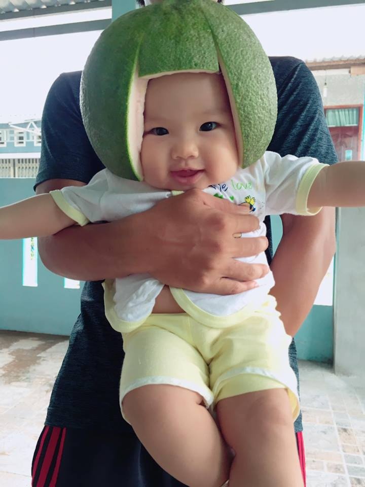 em be doi mu duoc lam tu vo buoi khien dan mang thich thu