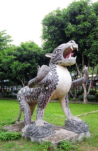 dan mang phat sot voi nhung con vat ky la o phu tho