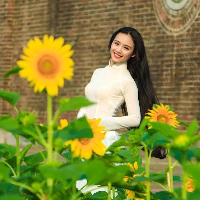 vu cong 9x xinh dep dan toc tay so huu suoi toc nhieu nguoi mo uoc