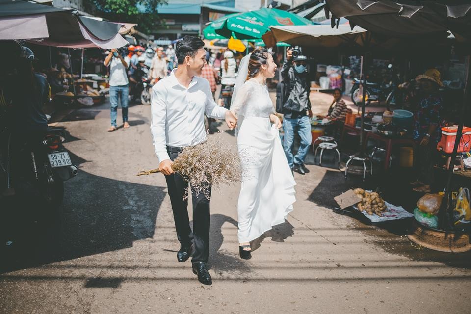 khong cau ky hoa my bo anh cuoi gian di cua cap doi chu re co dau nay van du suc thu hut