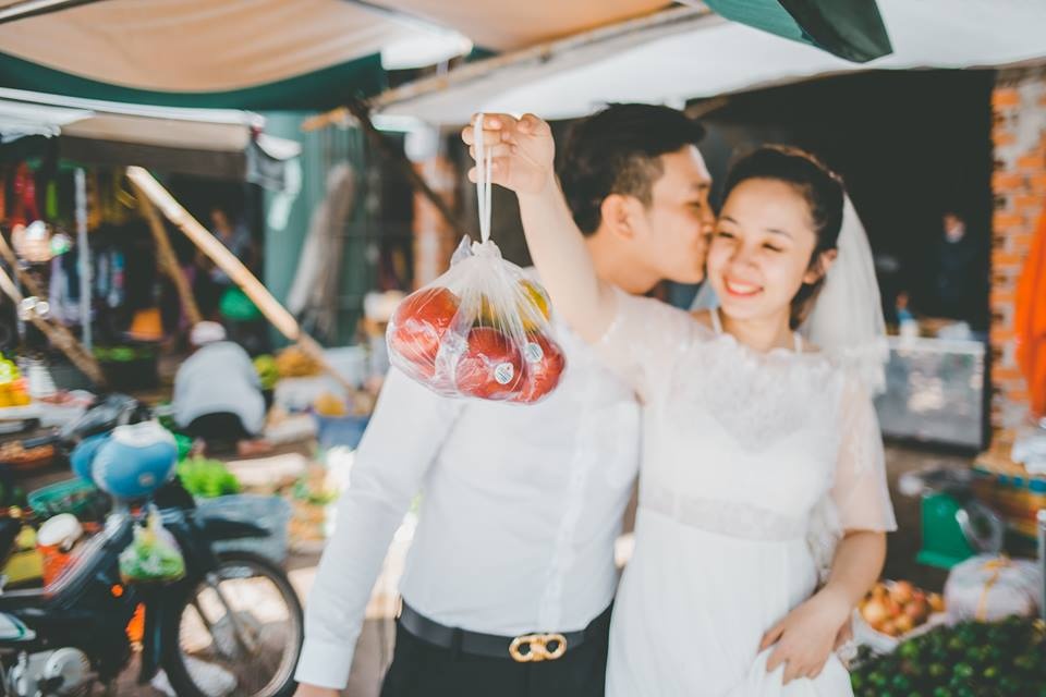 khong cau ky hoa my bo anh cuoi gian di cua cap doi chu re co dau nay van du suc thu hut