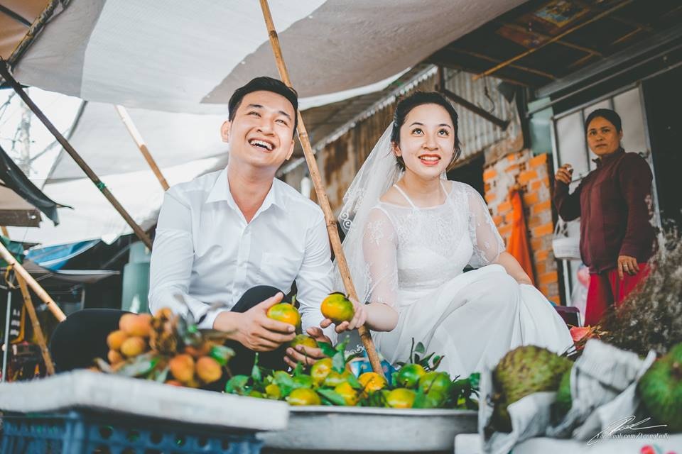 khong cau ky hoa my bo anh cuoi gian di cua cap doi chu re co dau nay van du suc thu hut
