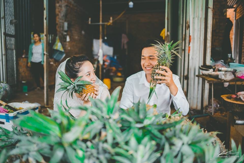 Không cầu kỳ, hoa mỹ, bộ ảnh cưới giản dị của cặp đôi chú rể - cô dâu này vẫn đủ sức thu hút khong cau ky hoa my bo anh cuoi gian di cua cap doi chu re co dau nay van du suc thu hut