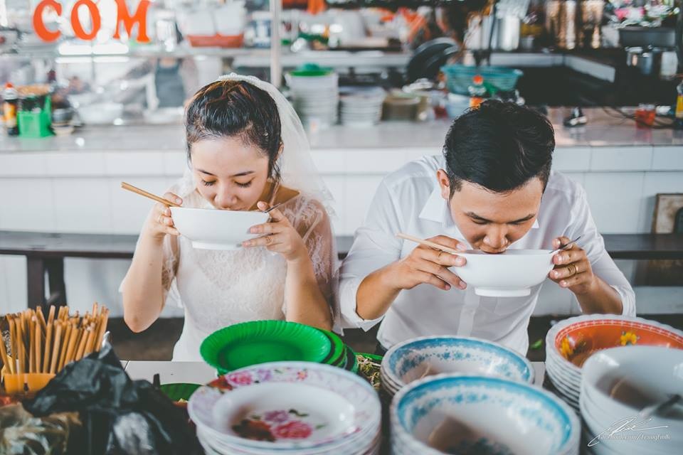 khong cau ky hoa my bo anh cuoi gian di cua cap doi chu re co dau nay van du suc thu hut