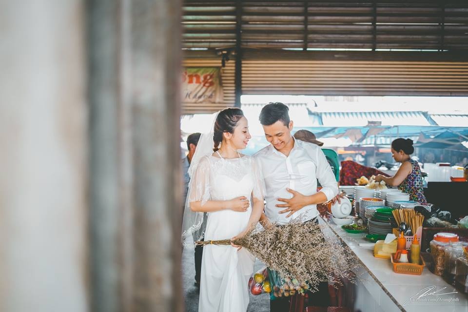 Không cầu kỳ, hoa mỹ, bộ ảnh cưới giản dị của cặp đôi chú rể - cô dâu này vẫn đủ sức thu hút khong cau ky hoa my bo anh cuoi gian di cua cap doi chu re co dau nay van du suc thu hut