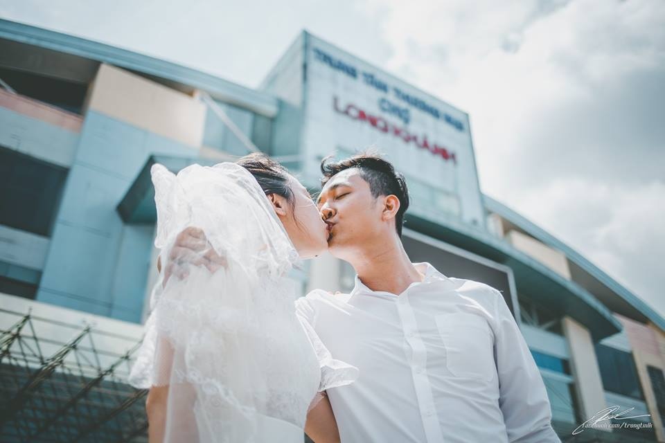 Không cầu kỳ, hoa mỹ, bộ ảnh cưới giản dị của cặp đôi chú rể - cô dâu này vẫn đủ sức thu hút khong cau ky hoa my bo anh cuoi gian di cua cap doi chu re co dau nay van du suc thu hut