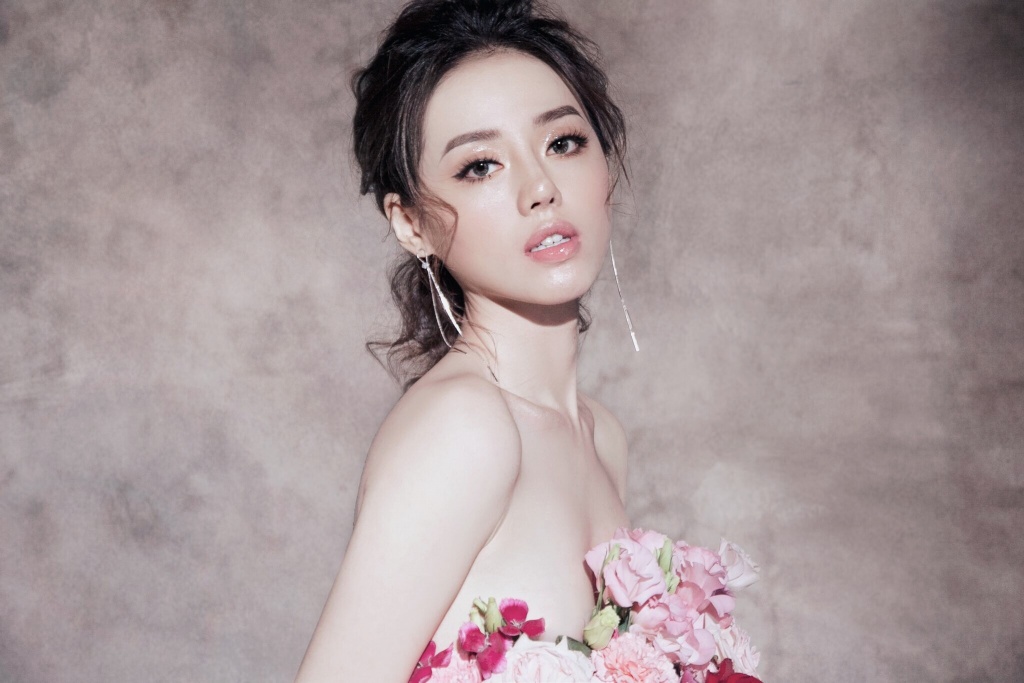 nhan sac ngot ngao cua nu hoang lookbook nguyen dang khanh linh