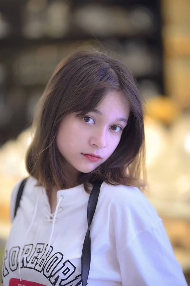 ngan ngo truoc nhan sac xinh dep cua bong hong lai tuoi 17