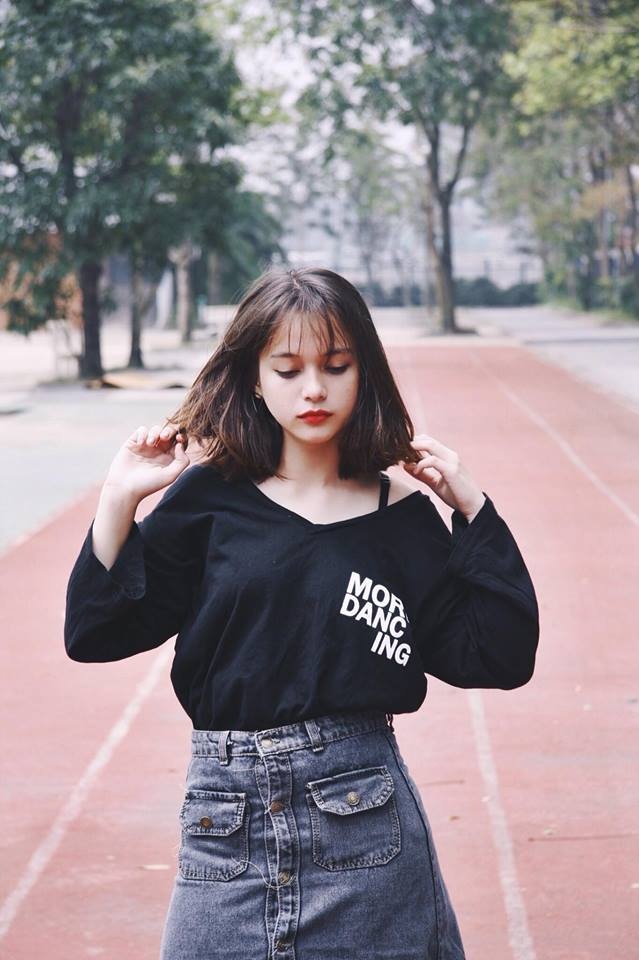 ngan ngo truoc nhan sac xinh dep cua bong hong lai tuoi 17
