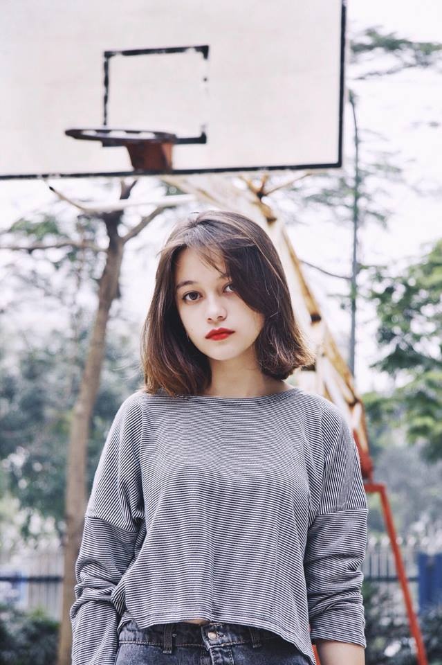 ngan ngo truoc nhan sac xinh dep cua bong hong lai tuoi 17