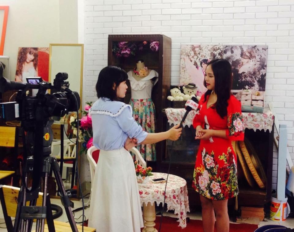 nu hoang cosplay chie nguyen va chuyen ban xe may tra luong nhan vien ban hang