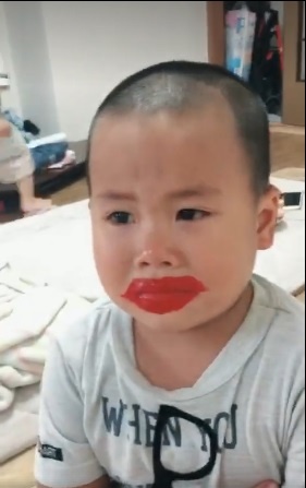 dan mang phat sot voi bieu cam dang yeu cua cau be khi to son