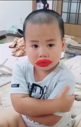 dan mang phat sot voi bieu cam dang yeu cua cau be khi to son