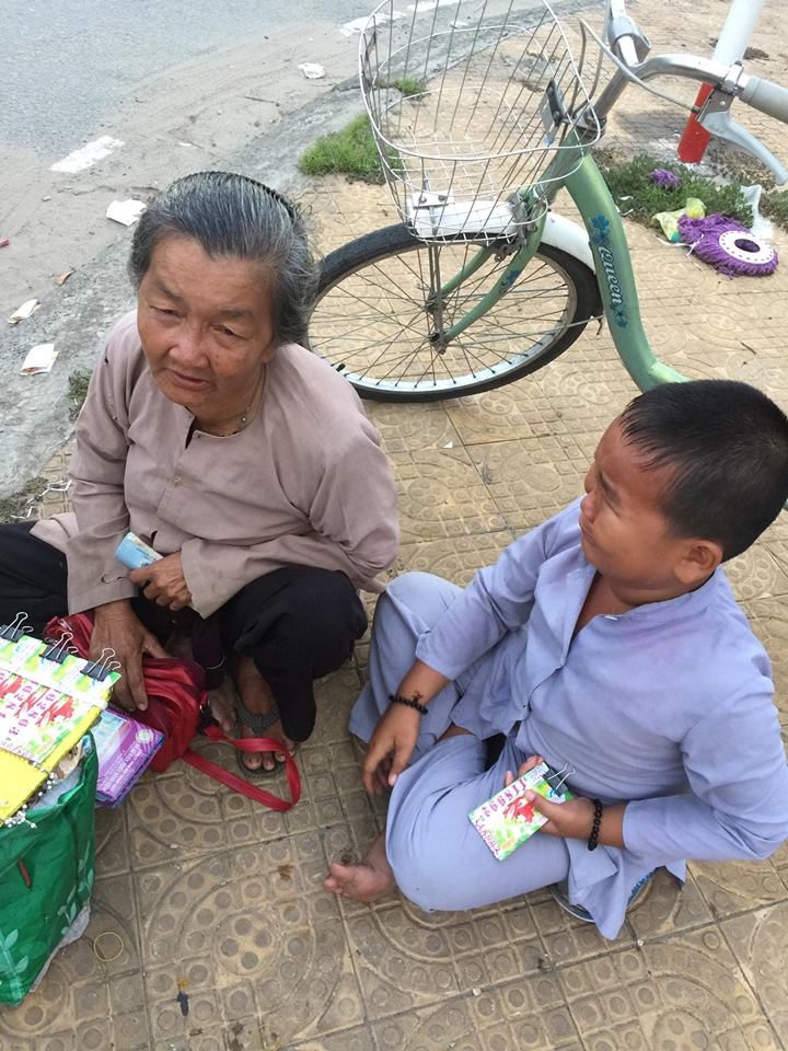 dan mang buc xuc vi hai ba chau bi giat ve so o soc trang