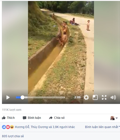dan mang thich thu voi cong vien nuoc cua tre em vung cao