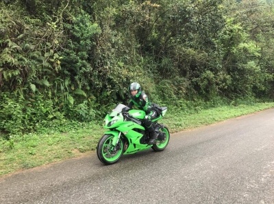 chan dung nu biker 9x xinh dep dam me xe phan khoi lon