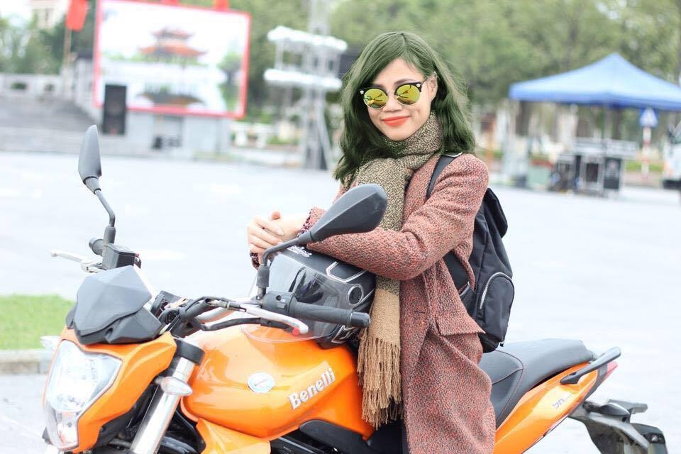 chan dung nu biker 9x xinh dep dam me xe phan khoi lon