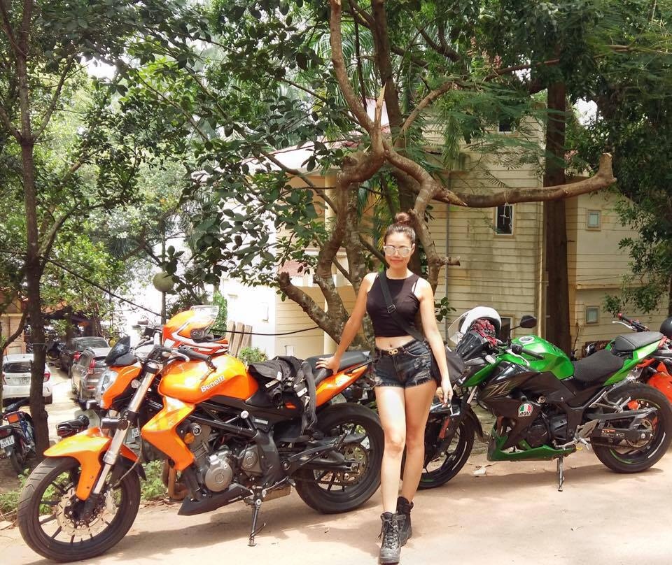 chan dung nu biker 9x xinh dep dam me xe phan khoi lon