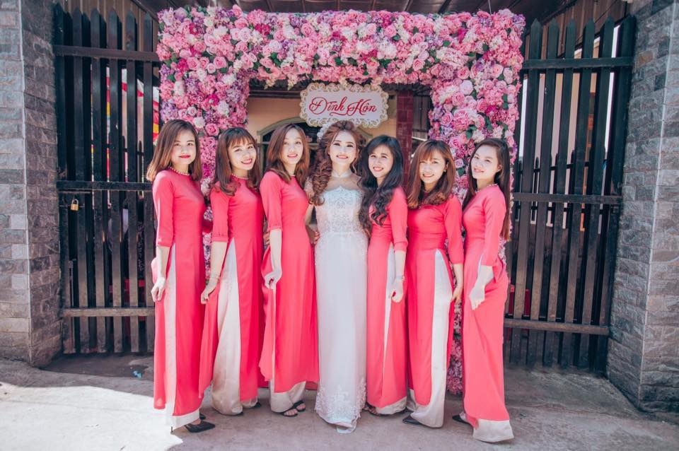 Bộ ảnh 'Khi đám cưới có bạn thân bê tráp' khiến dân mạng thích thú bo anh khi dam cuoi co ban than be trap khien dan mang thich thu