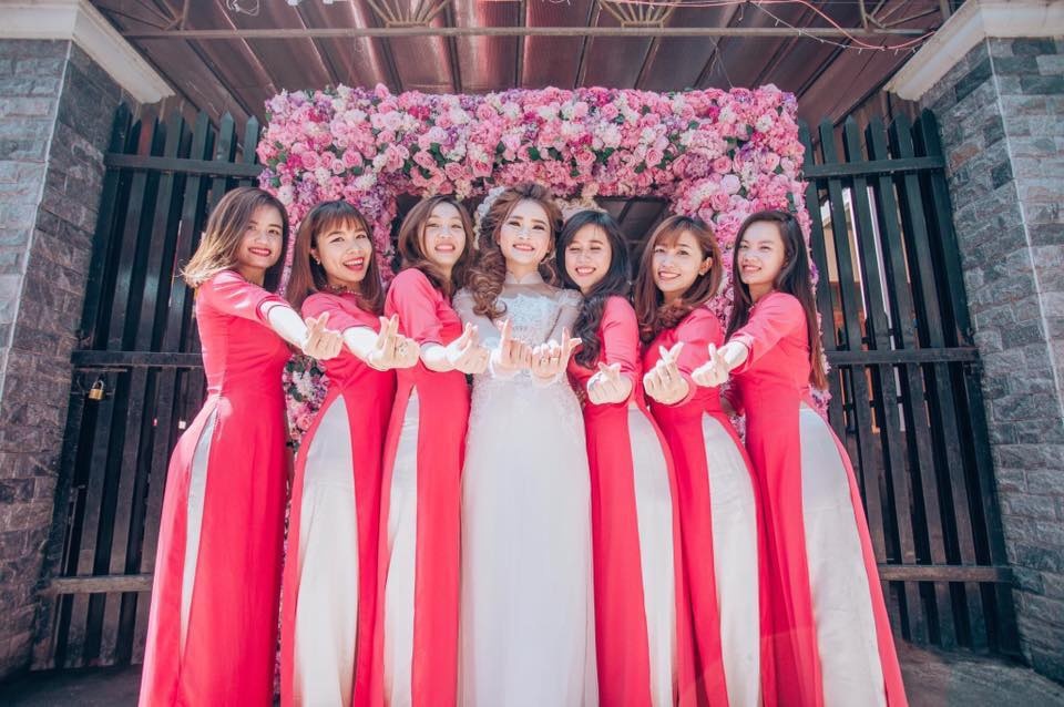 bo anh khi dam cuoi co ban than be trap khien dan mang thich thu