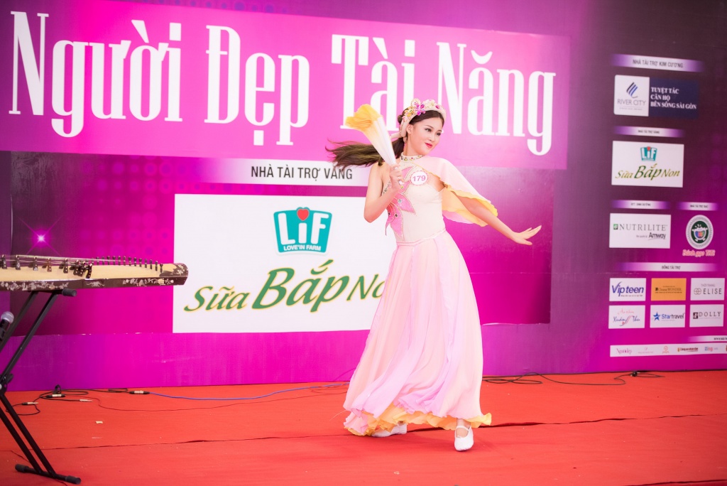Ngẩn ngơ trước nhan sắc ngọt ngào của nữ 9x Học viện Cảnh sát nhân dân ngan ngo truoc nhan sac ngot ngao cua nu 9x hoc vien canh sat nhan dan