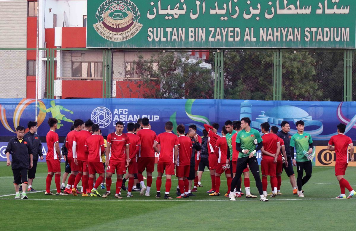 tin nong asian cup 2019 tuyen viet nam tap buoi dau tai uae