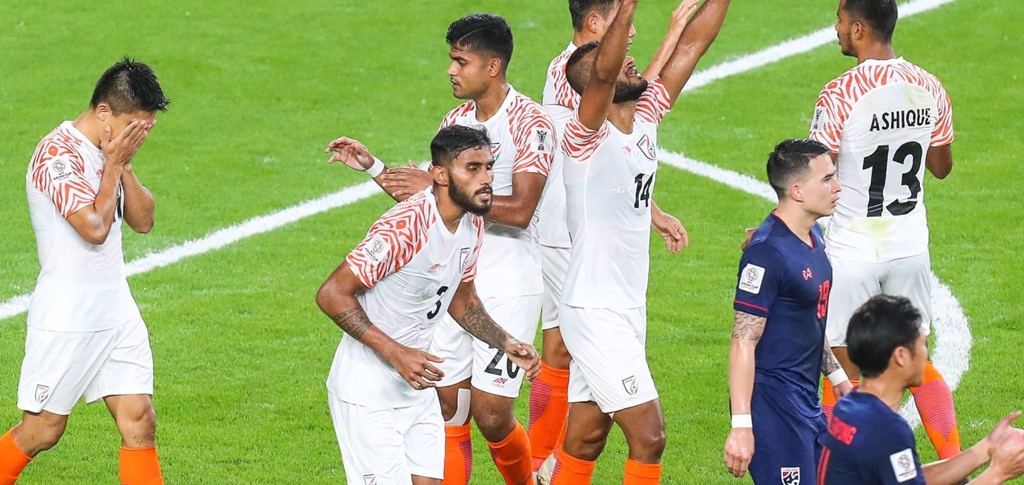ket qua bong da asian cup 2019 thai lan vs an do hang xom cua viet nam thua tham tran mo man