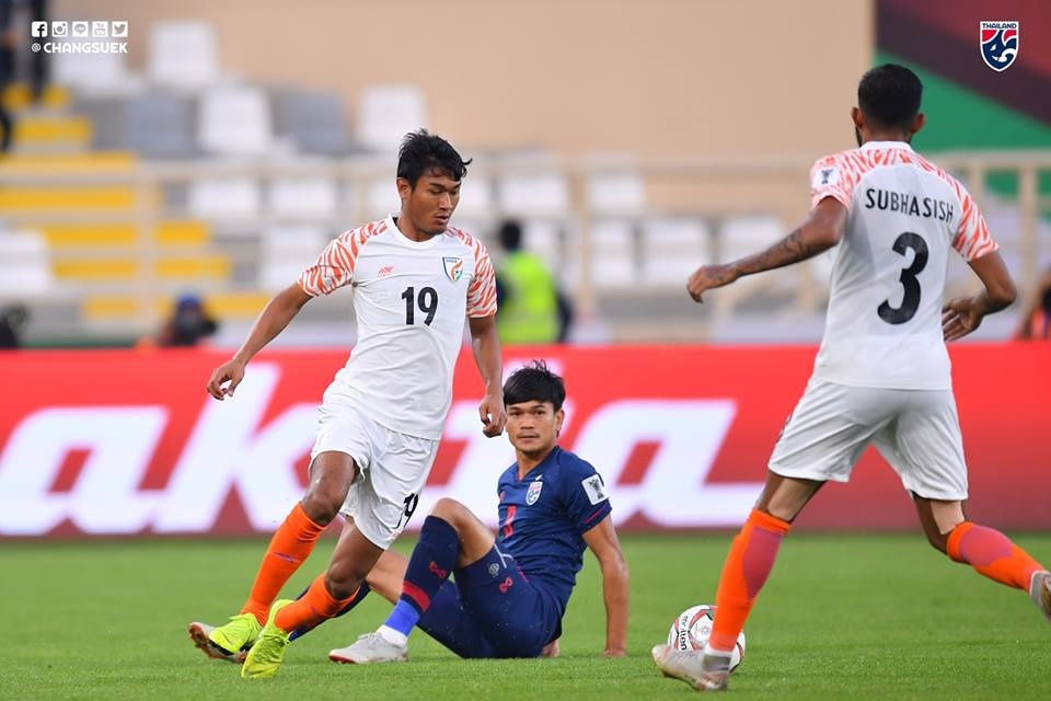 ket qua bong da asian cup 2019 thai lan vs an do hang xom cua viet nam thua tham tran mo man
