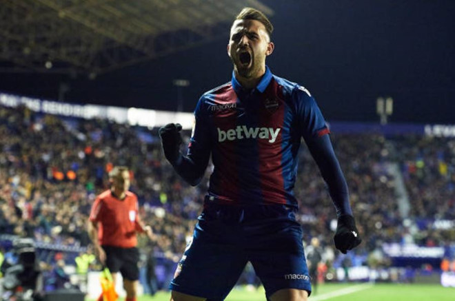 vang lionel messi barca nhan that bai o cup nha vua