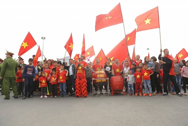 truc tiep le don doi tuyen viet nam van lam xuc dong truoc tinh cam cua cac cdv