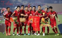 nguoi sai gon thuc dem nau banh chung khap cac con hem