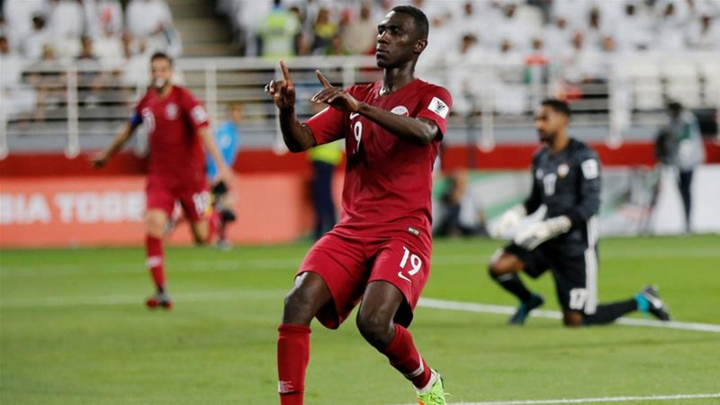uae to cao qatar dung cau thu trai luat