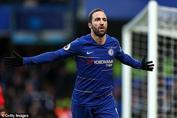 truc tiep chelsea vs huddersfield town hiep 1 1 0 higuain mo hang premier league