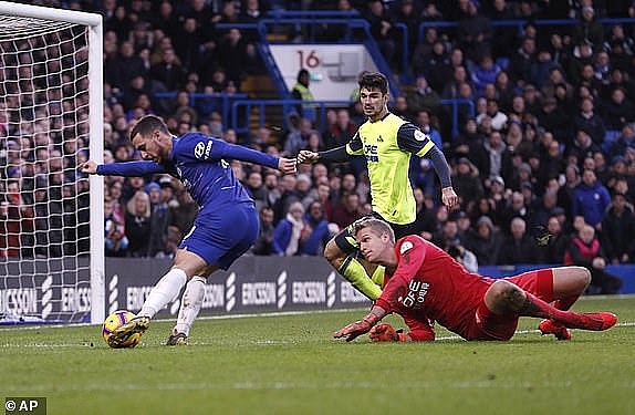 truc tiep chelsea vs huddersfield town hiep 2 4 0 higuain hoan tat cu dup the blues cam chac chien thang
