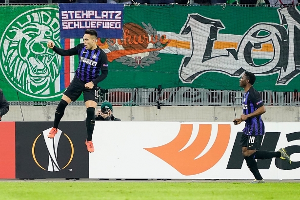 truc tiep rapid wien vs inter milan hiep 2 0 1 tan dung phat den inter dan truoc