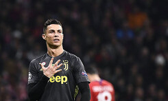 Ronaldo châm chọc CĐV Atletico