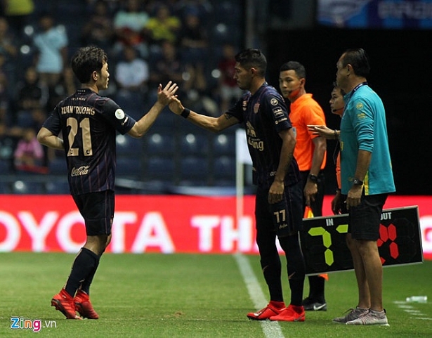 xuan truong da 53 phut buriram united bi chonburi cam hoa trong tran ra quan