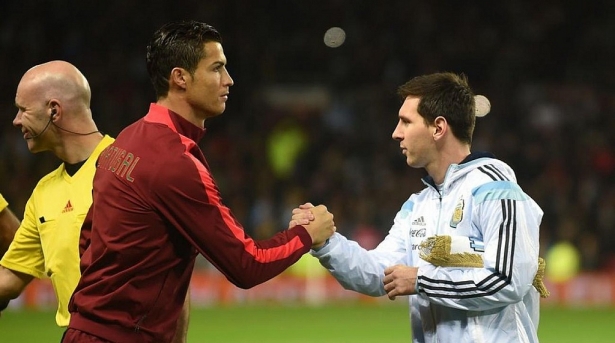 goc nhin ronaldo dang danh thuc quai vat messi