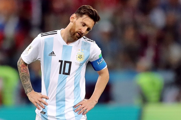 nhin ronaldo toa sang messi co muon choi bong cho bo dao nha