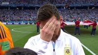 vi sao may bay khong duoc bay qua noc nha cua messi
