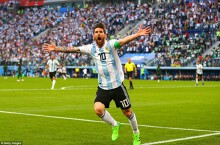 Messi: 'Argentina không đáng bị loại sớm'