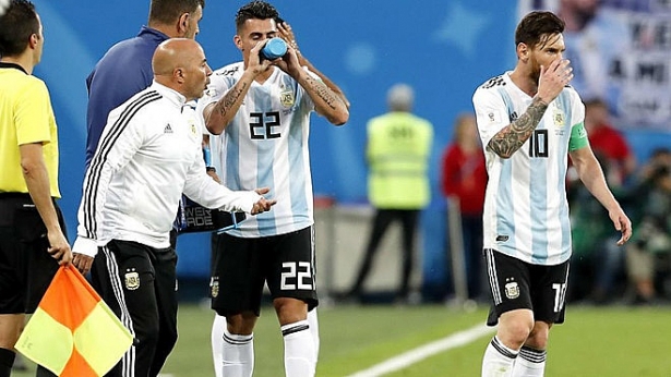 messi noi thang hlv sampaoli chung toi khong con tin tuong ong