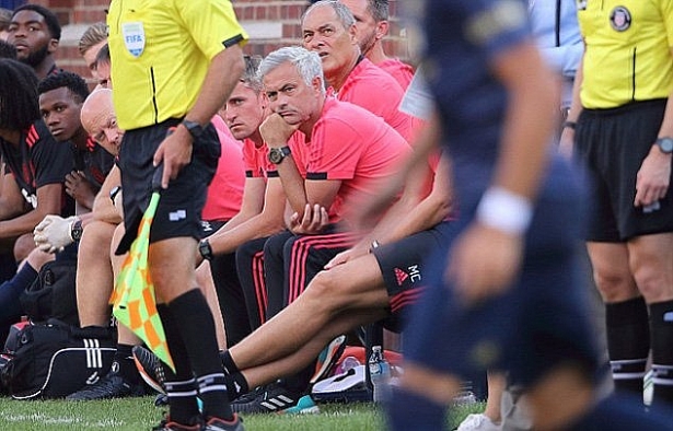 cang thang mourinho va sep lon mu day len dinh diem