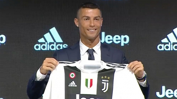 soc voi gia tri chuyen nhuong khi ronaldo lan dau tien duoc ban