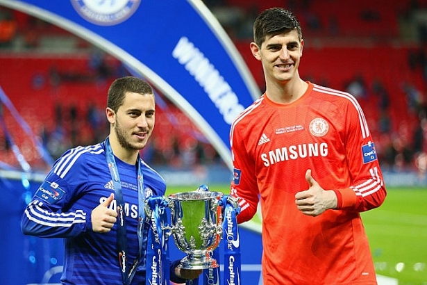 courtois khuyen hazard nen gia nhap real madrid